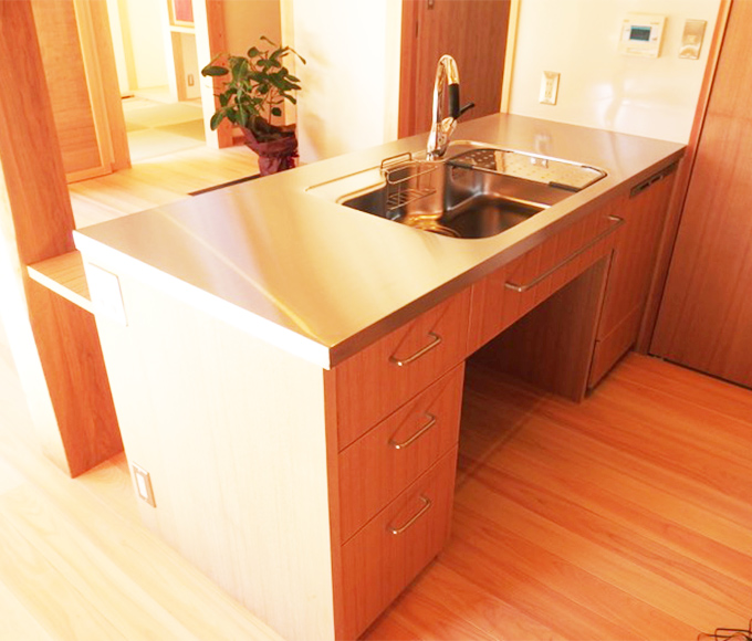 アイランド型とI型の2列キッチン | ステンレスワークトップとキッチン